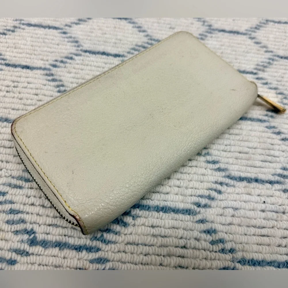LOUIS VUITTON Vintage Y2K Suhali Cream Leather Zippy Wallet Clutch W/ Gold Studz